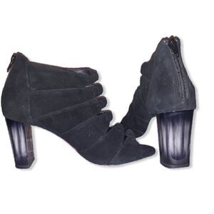 Vaneli Betsy Open Toe Suede Booties Made in Italy  BNWT